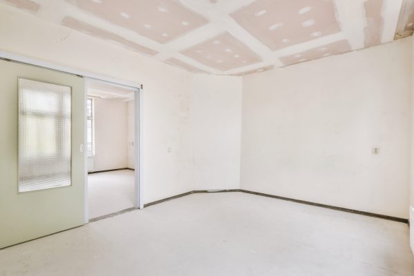 Spacious empty room A cozy and spacious empty room in a luxury house