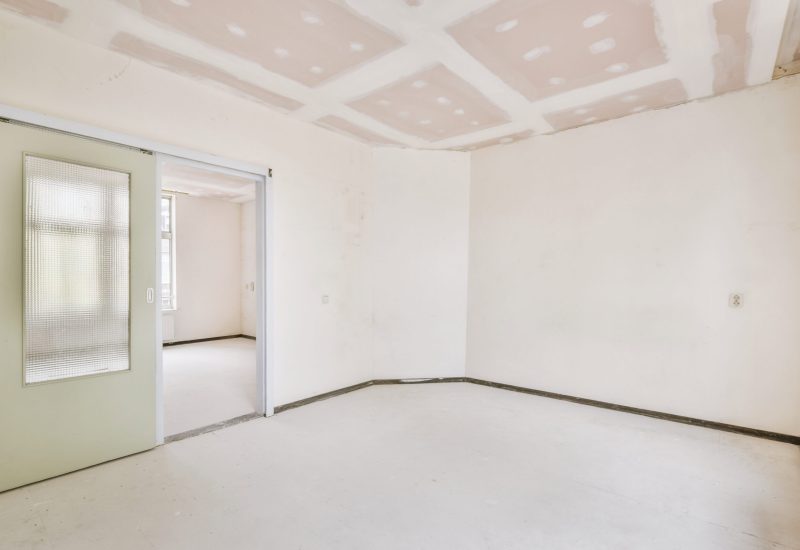 A cozy and spacious empty room in a luxury house